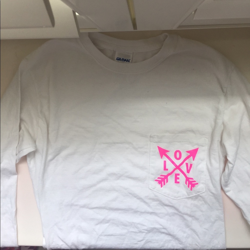 Super cute custom love shirt!! (Size S)