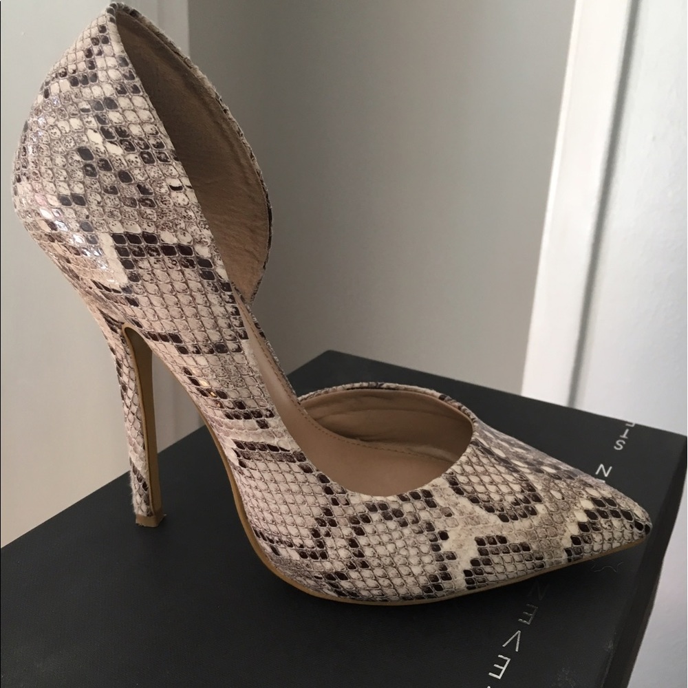 Snake skin pointy toe heels