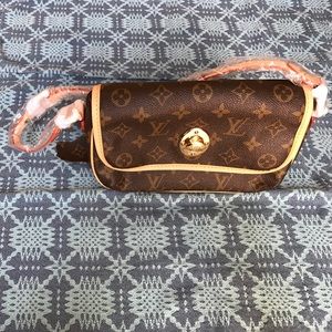 NWT Beautiful Louis Vuitton Leather Handbag