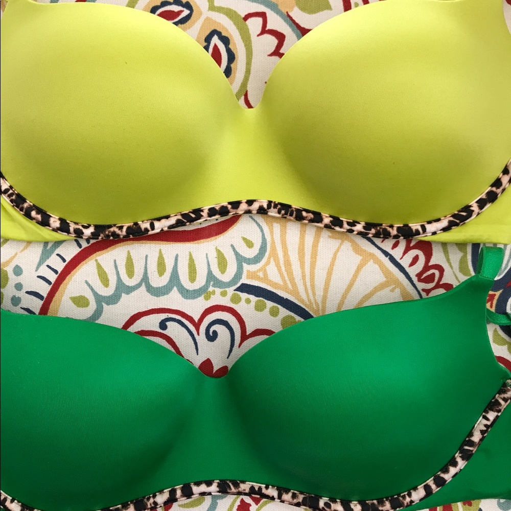 32 D Victoria's Secret push up bra bundle