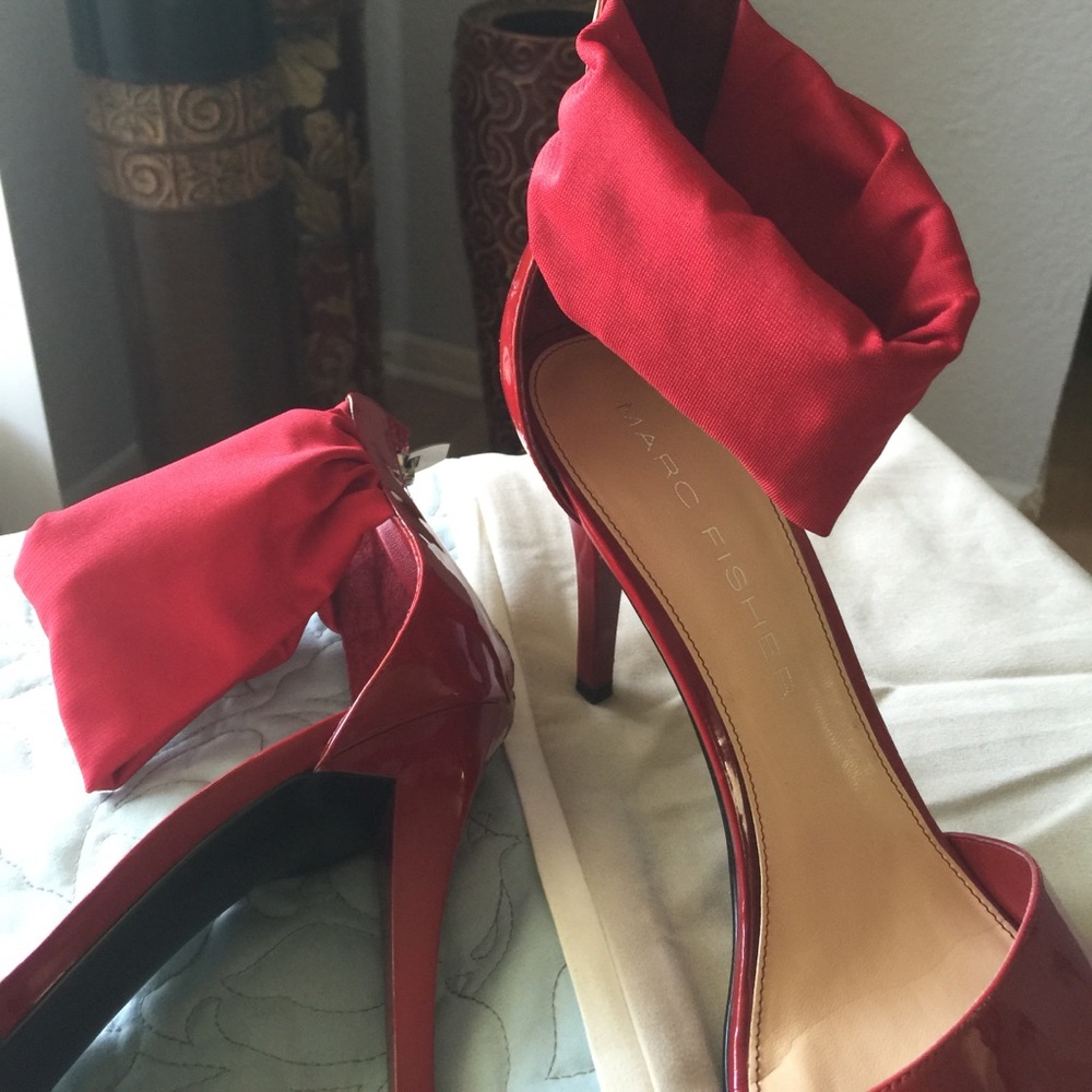 Marc Fisher Red Patent heels - Picture 4 of 4