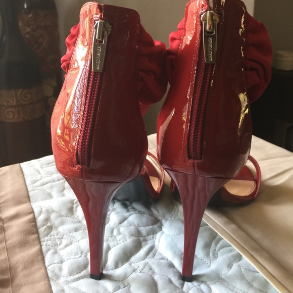 Marc Fisher Red Patent heels - Picture 2 of 4