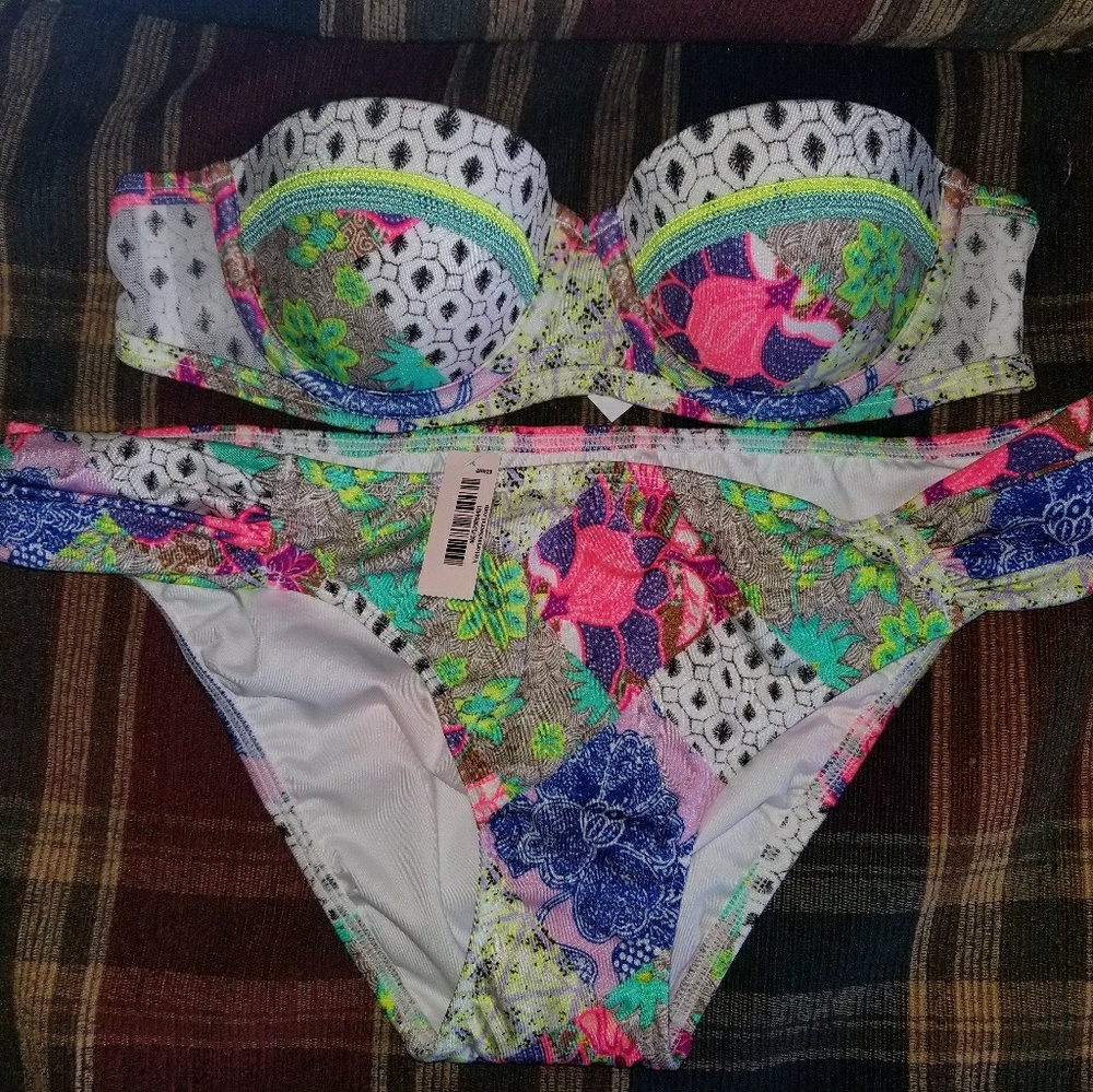 NWT Victoria's Secret 32a/M