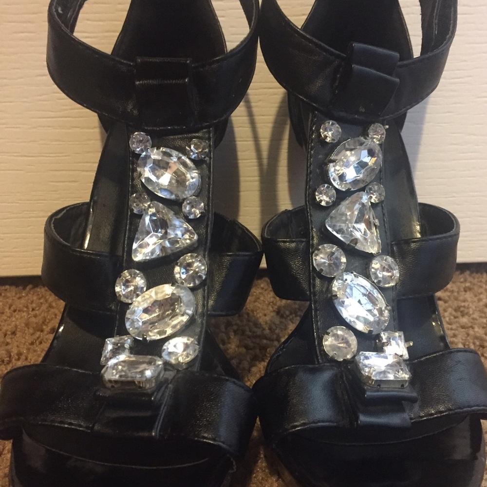 GUC Black Gemstone Heels in Size 8
