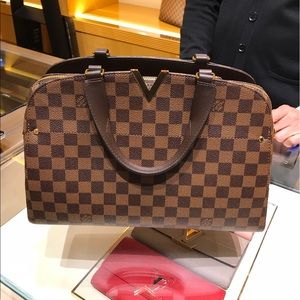 Meet your Posher, Ella