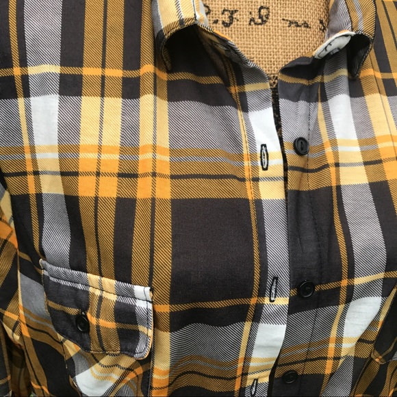 NWT Button up Plaid Top - Picture 2 of 4