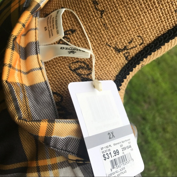 NWT Button up Plaid Top - Picture 4 of 4