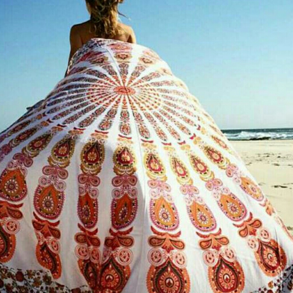 Round mandala with pompons