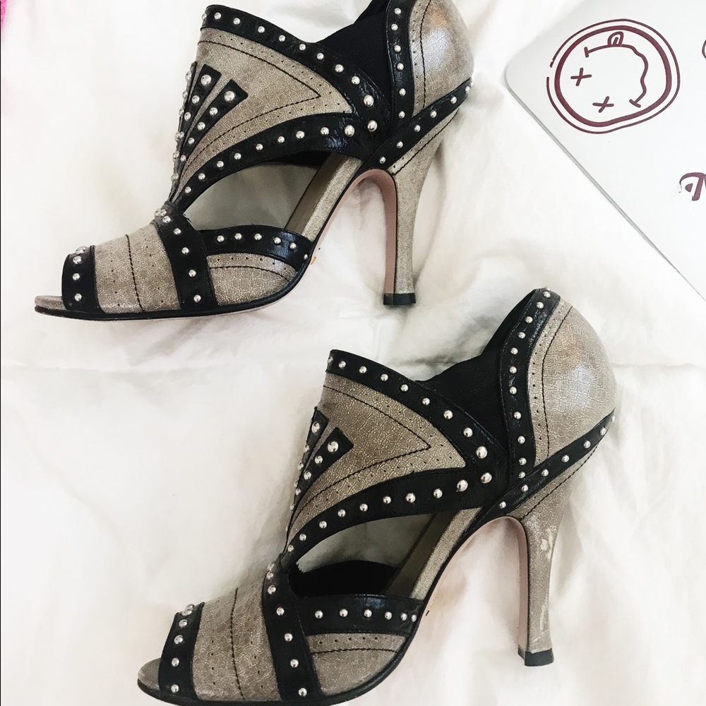 💗Host Pick💗 Prada graphite studded leather pumps