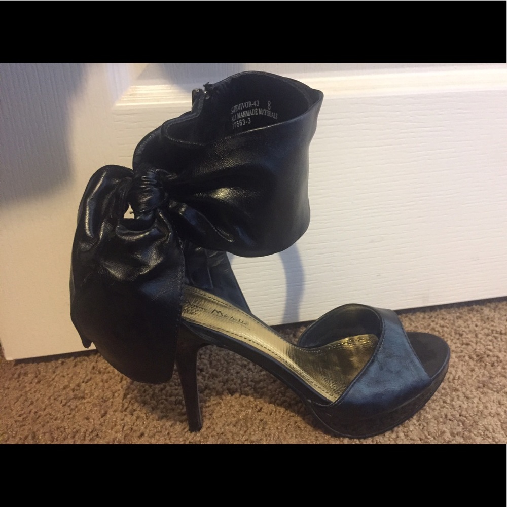 GUC Black Ankle Wrap Gold Zip Heels in Size 8