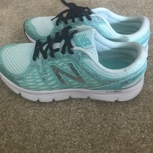 New Balance Tennis shoes