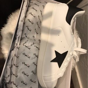 Fashionable sneakers