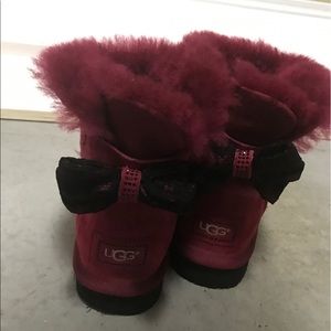 Red bow uggs, I TAKE LOWER OFFERS