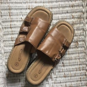 90'S TAN CHUNKY HEELED SANDALS