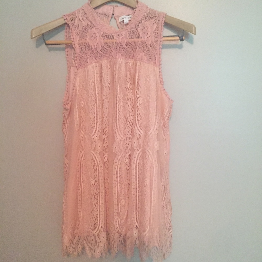 Peach/Pink flowy lace tank with adorable details