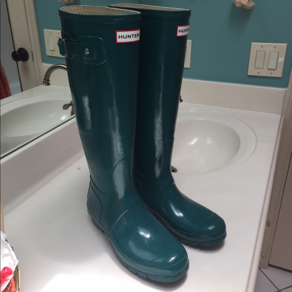 Turquoise tall gloss hunter boots with socks