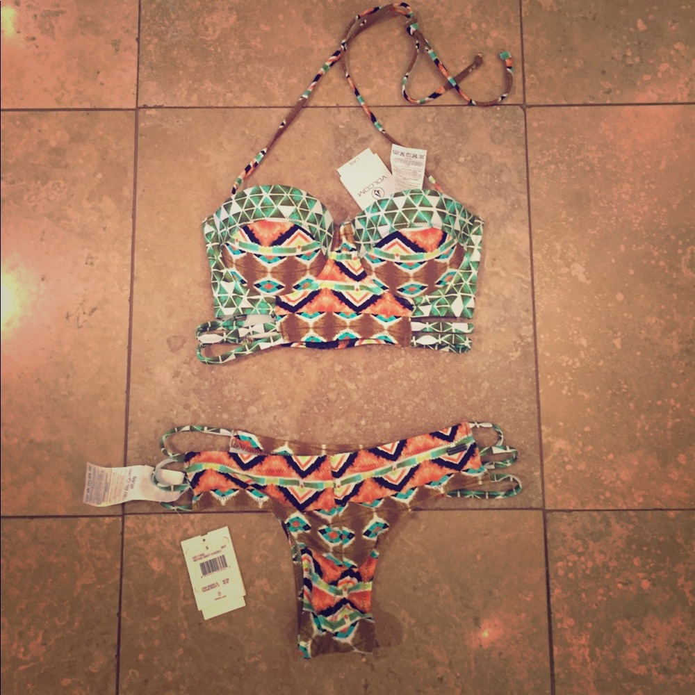 HPπ LAST set! Volcom cheeky bikini & bustier - Picture 4 of 8
