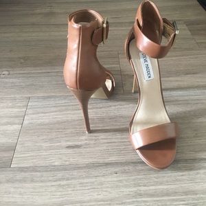 Steve Madden tan leather heels