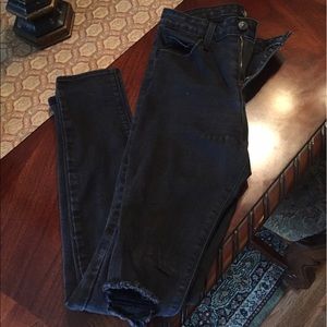 JUST BLACK knee ripped jeans