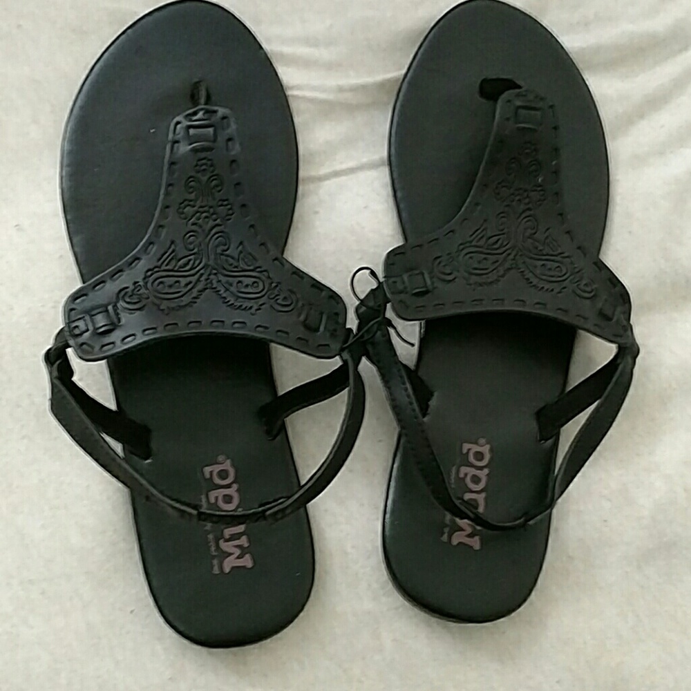 Mudd Black sandals