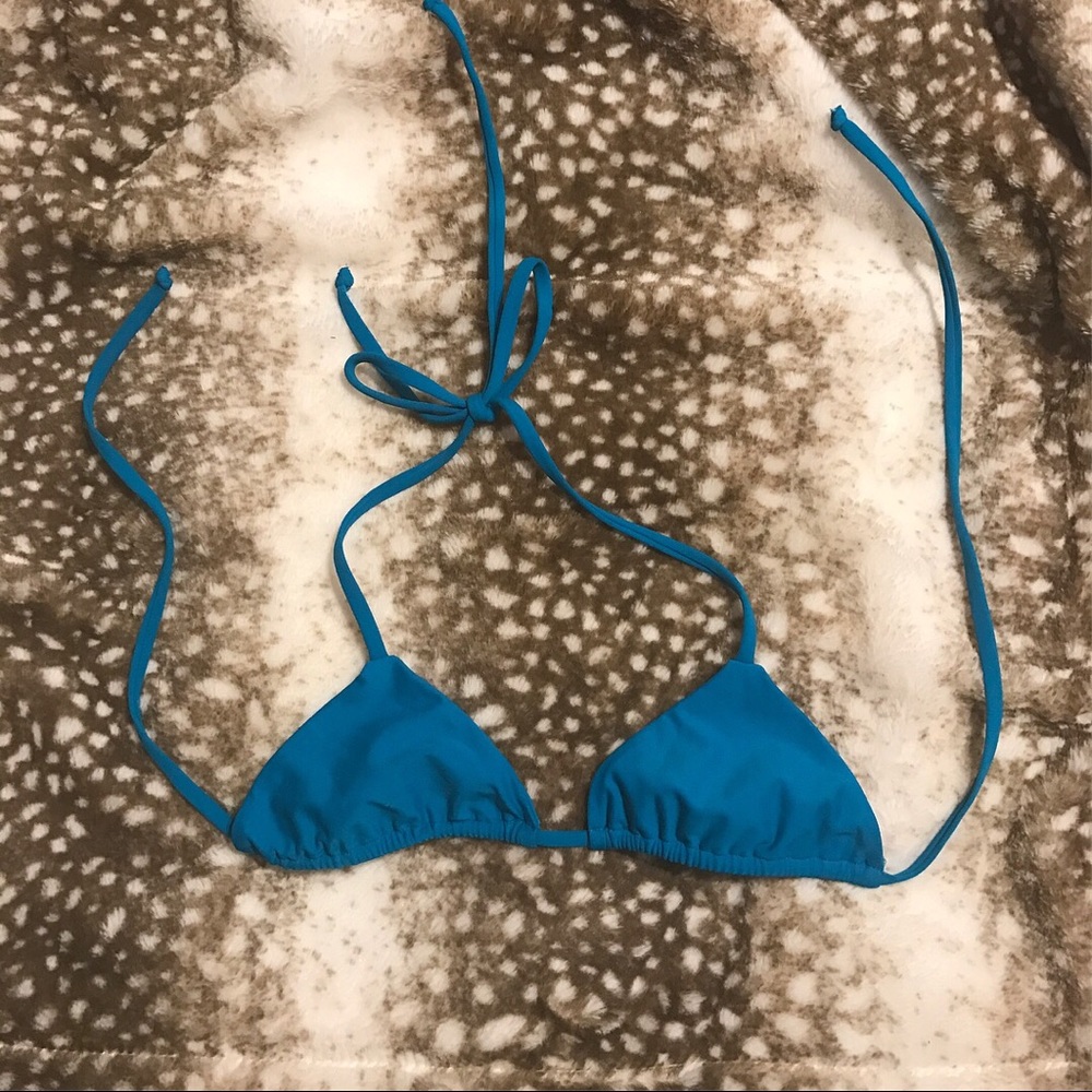 BEACH RIOT BIKINI TOP