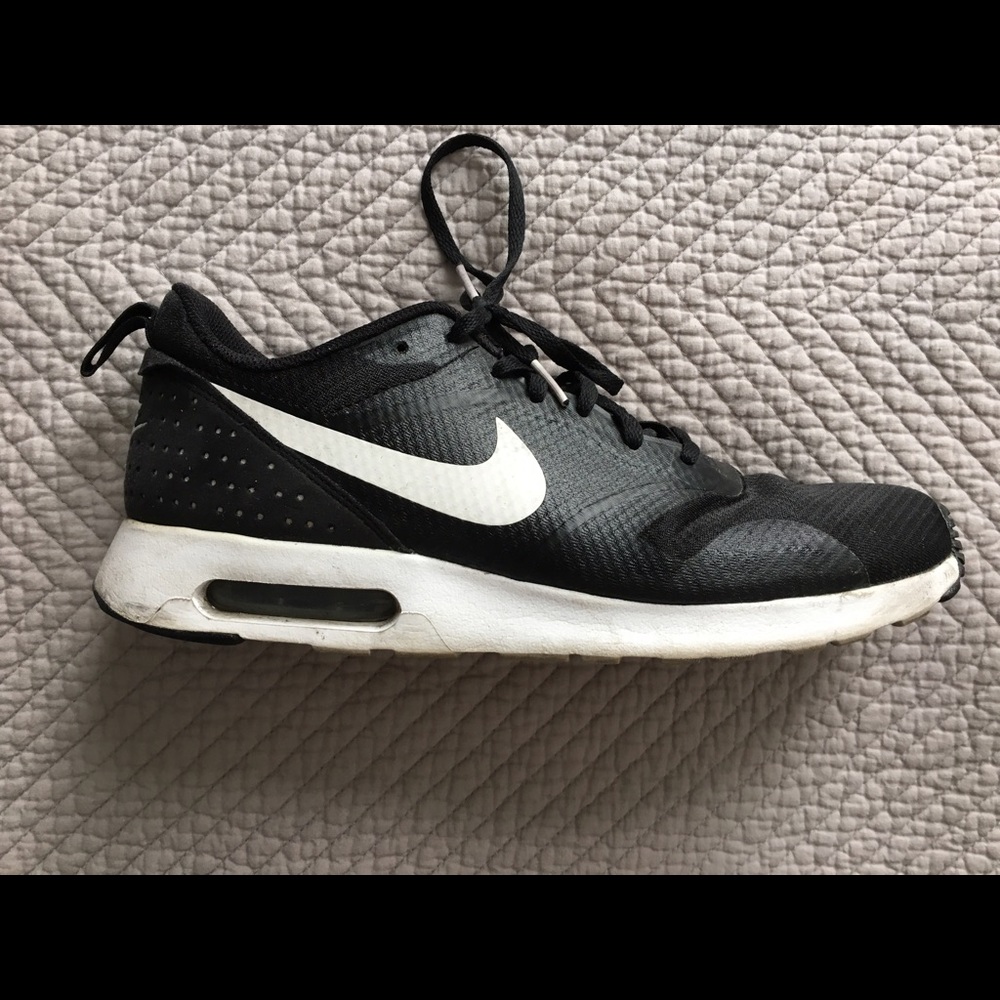 Nike Air Max Tavas size 9.5