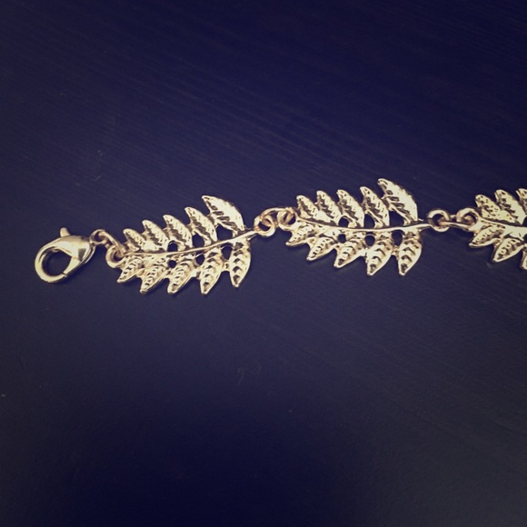 Costum Gold Leaf Choker 😍💃🏻 - Picture 2 of 3