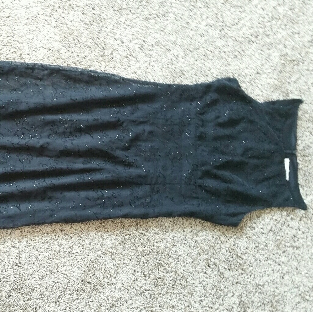 EVENING DRESS W/ SLITS & FLOWER EMBELLISHMENTS