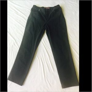 Gloria Vanderbilt Black Short Denim Jeans