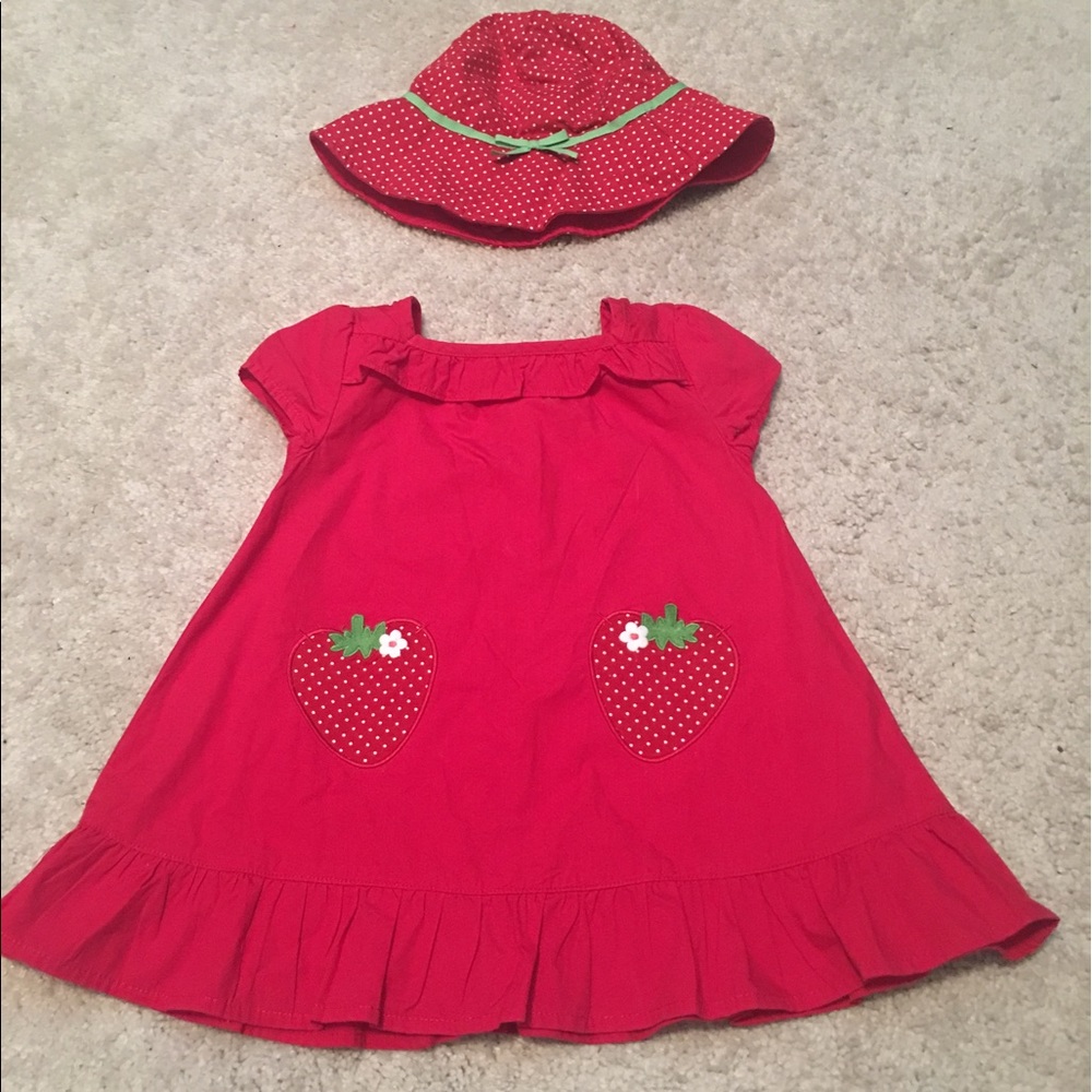 Excellent strawberry Gymboree set.