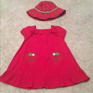 Excellent strawberry Gymboree set.