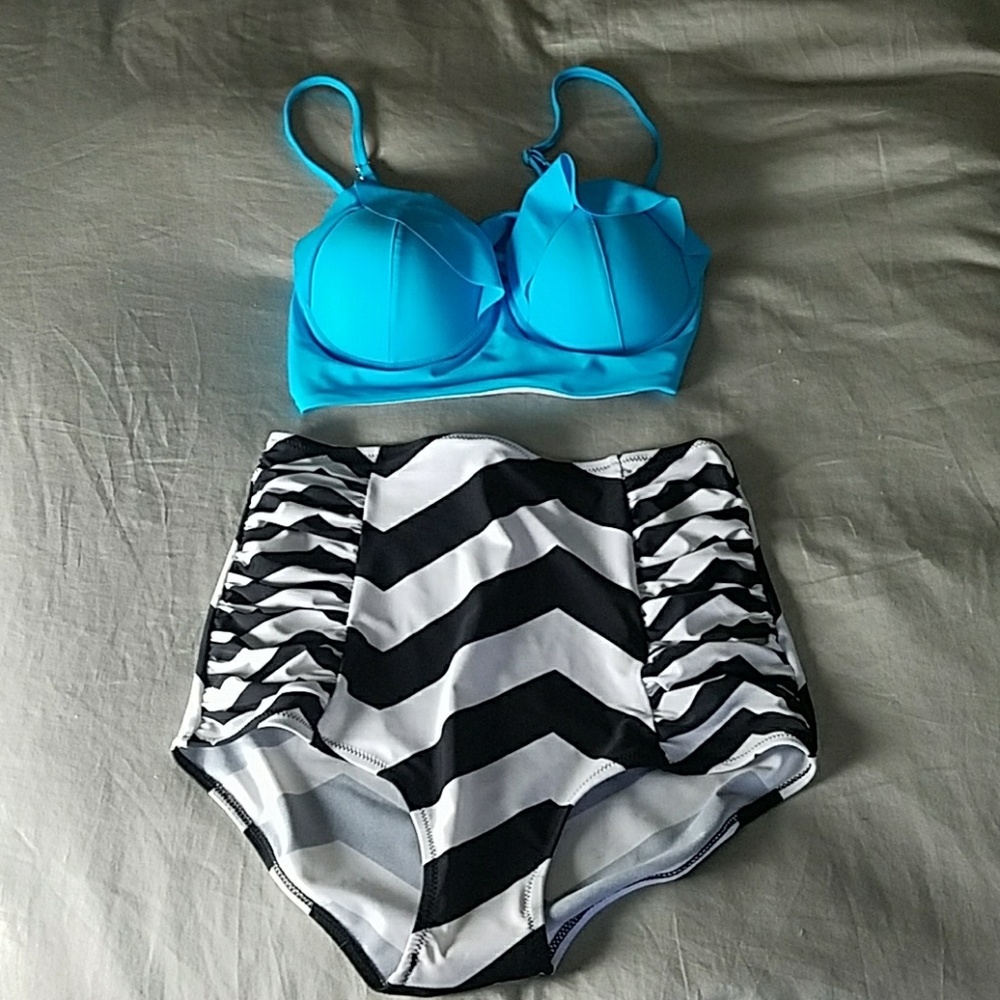 NWOT vintage blue pushup black and white bikini
