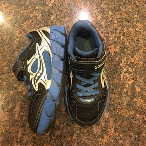 Boys Saucony Tennis Shoes size 10.5