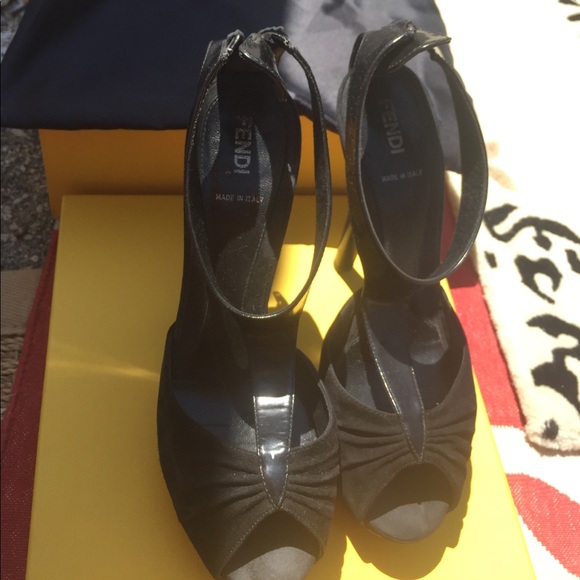 Fendi zip up pumps TAKING BEST OFFER - Picture 1 of 4