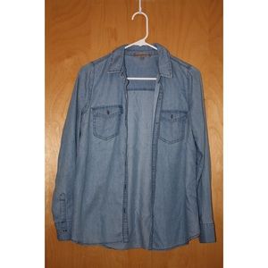 SALE✨✨✨ Chambray button down shirt