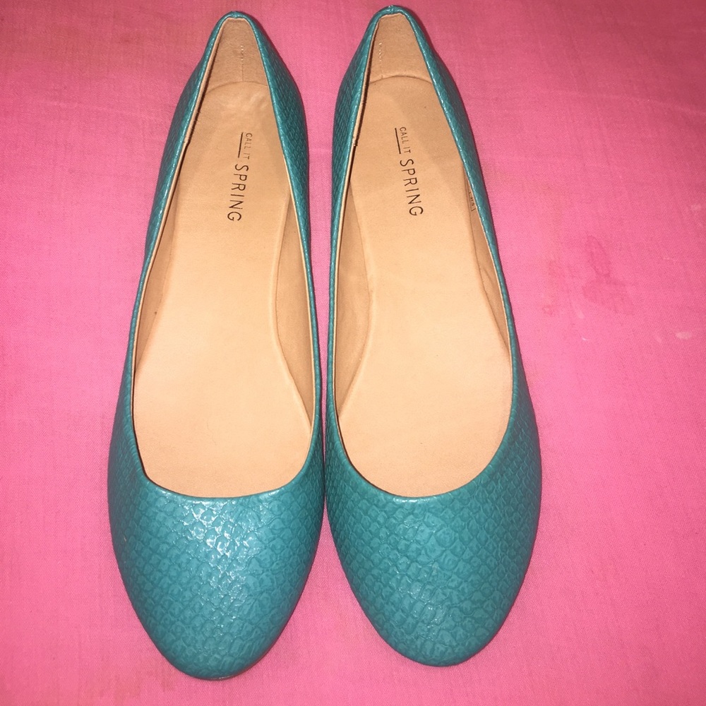 Blue textured flats