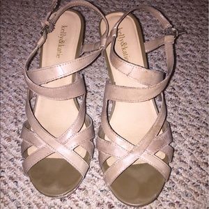 Kelly&Katie tan/cream wedge