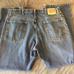 Men's Levi's boot cut jeans. 40w x 30L