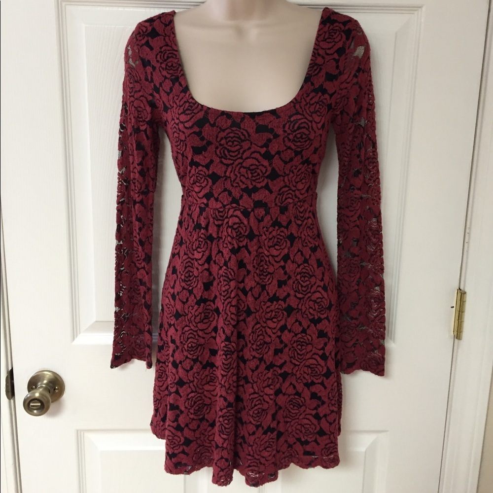 Luna Chix red rose dress long sleeve size M
