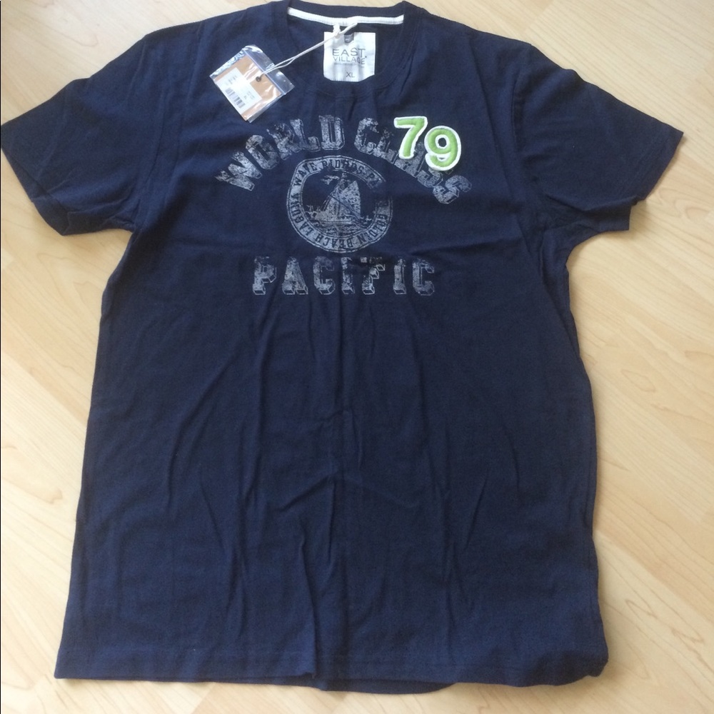 Brand new with tags FOX MEN shirt. XL.