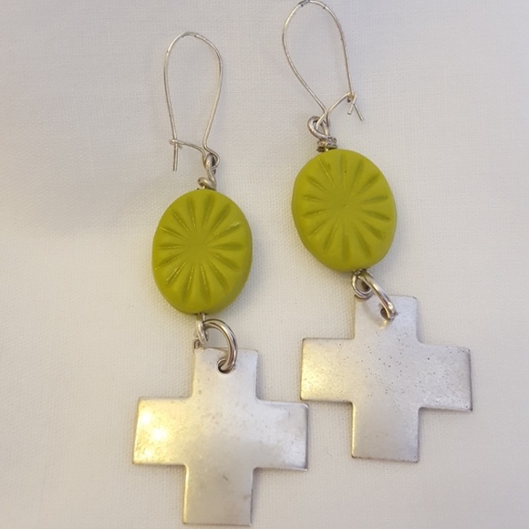 Cross and green drop earrings - Picture 1 of 3