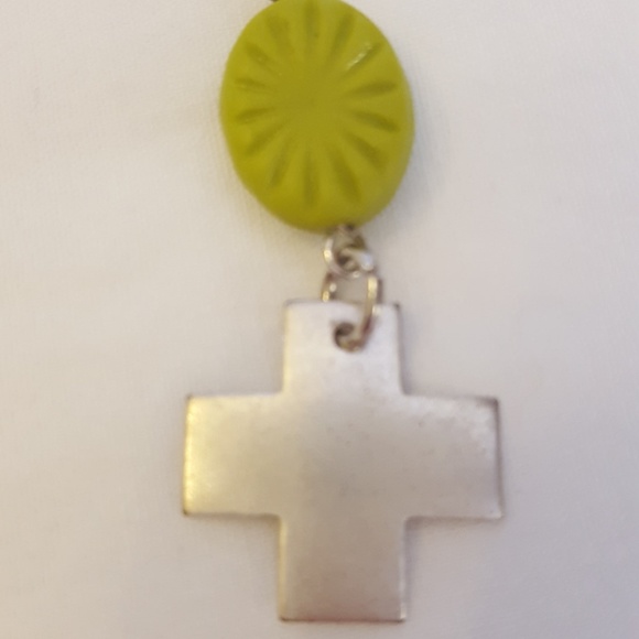 Cross and green drop earrings - Picture 2 of 3