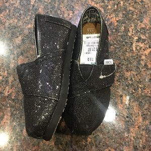 NWT Black Glitter Toms size T7.5 (toddler)