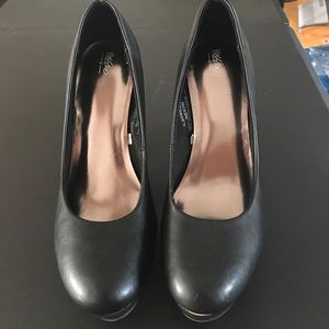 Mossimo black sz 9 high heel platform pumps