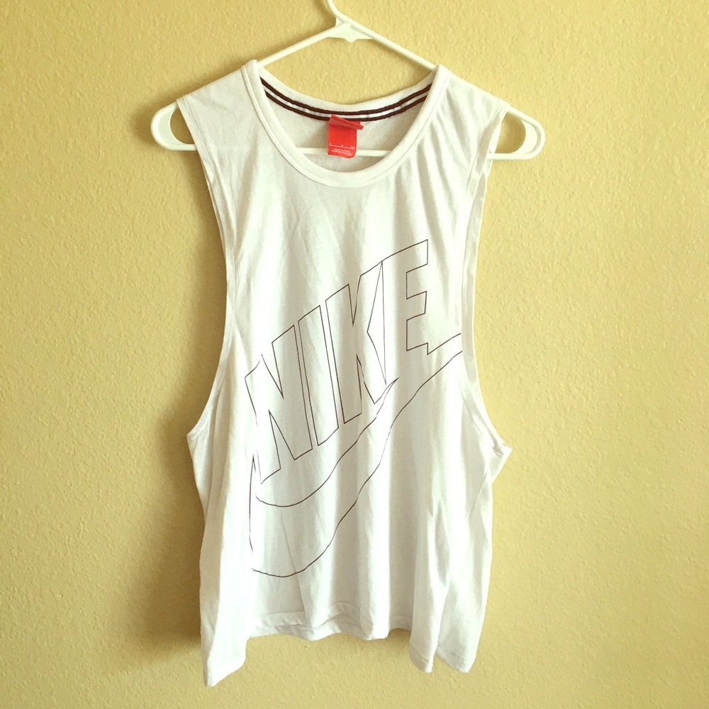 ☀️🌊OVER 50% OFF!! Nike tank🌊☀️