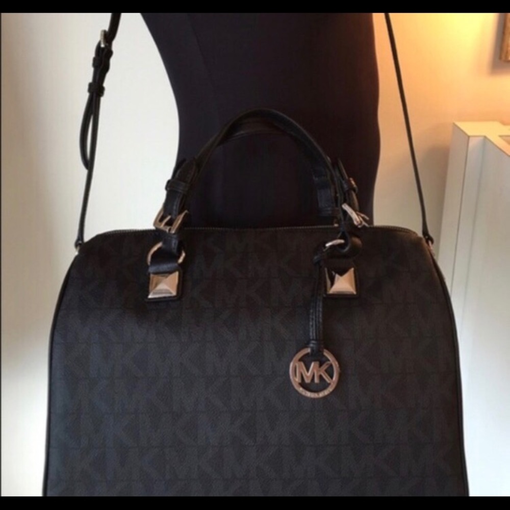 Almost new black Michael Kors bag!