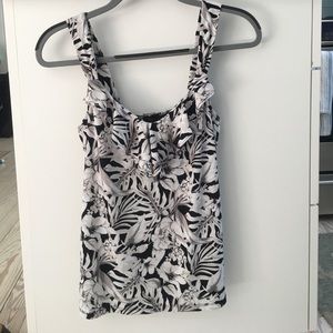 Women's top size small White House black market