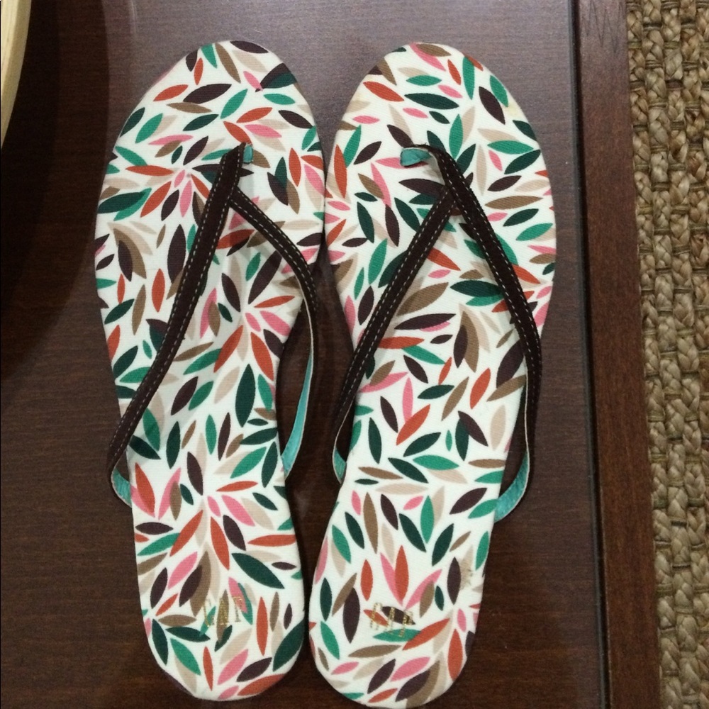 NWOT Gap suede and fabric flip flops