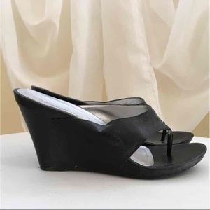 Black Bandolino Thong Wedges