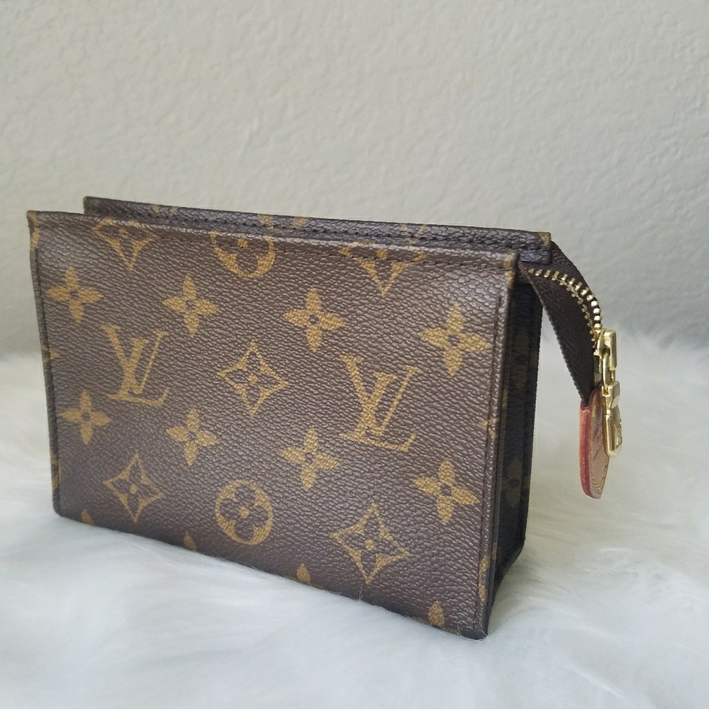 Authentic Louis Vuitton Toiletry 15 monogram